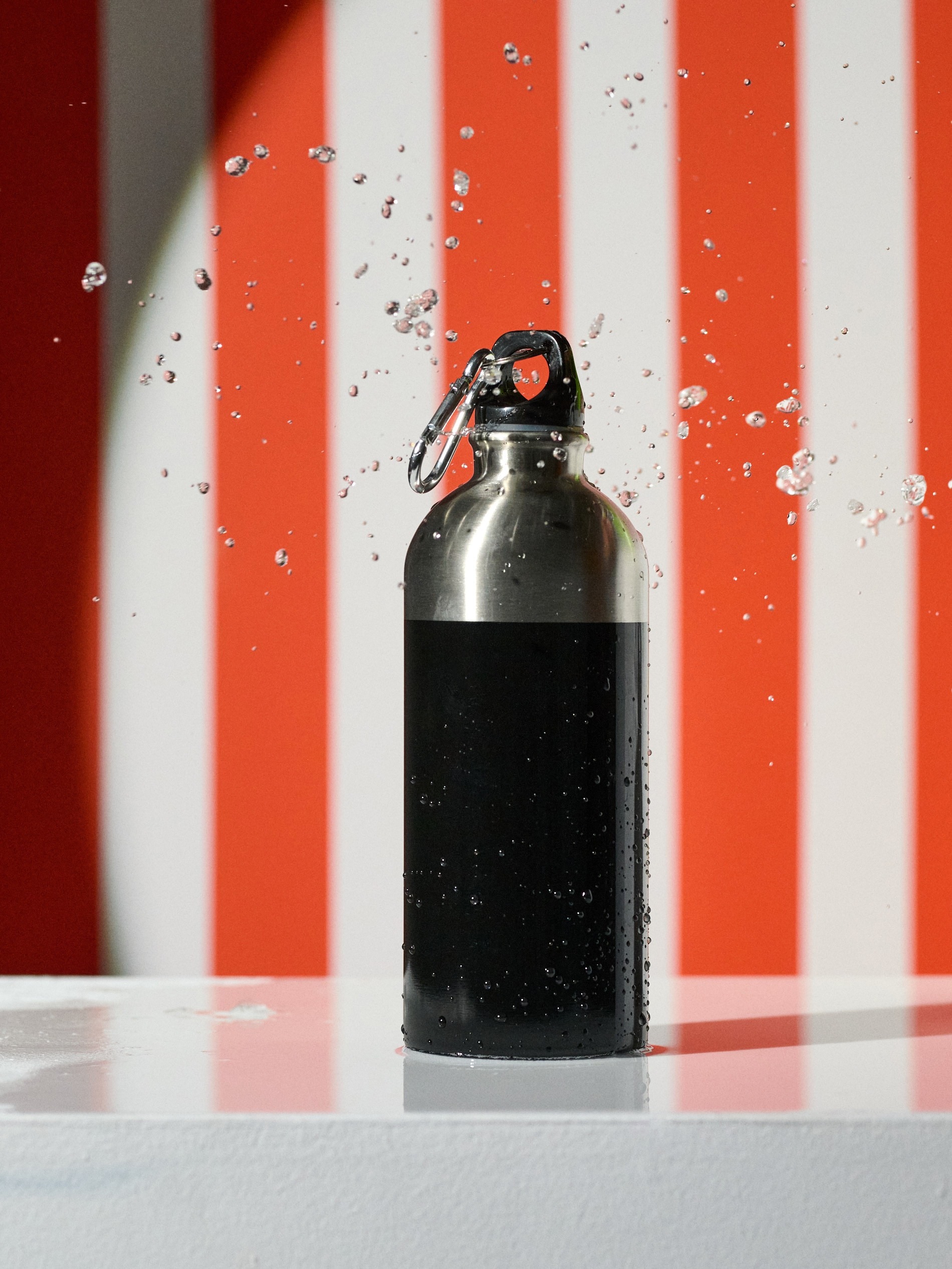 Пляшка з карабіном для води чорна 600 мл Пляшка з карабіном для води чорна 600 мл 9