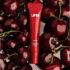 Блиск для губ LIPSS Cherry 8 мл: червона туба серед стиглих черешень
