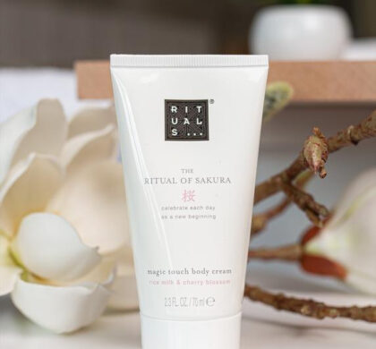 Крем для тіла Rituals «The Ritual Of Sakura» 70 мл: біла туба серед квітів магнолії