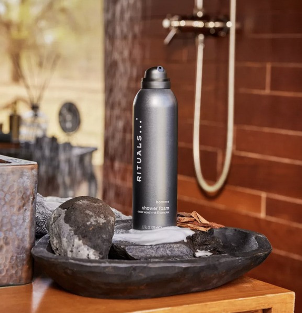 Гель-піна для душу Rituals The Ritual Of Homme 200 мл: сірий балончик на кам'яній чаші біля душу