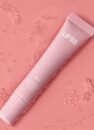 Блиск для губ LIPSS Rose 8 мл у рожевому тюбику на рожевому тлі з краплями води