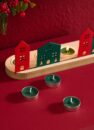 Свічки ароматичні Christmas green: зелені чайні свічки в дерев'яному підсвічнику з будиночками