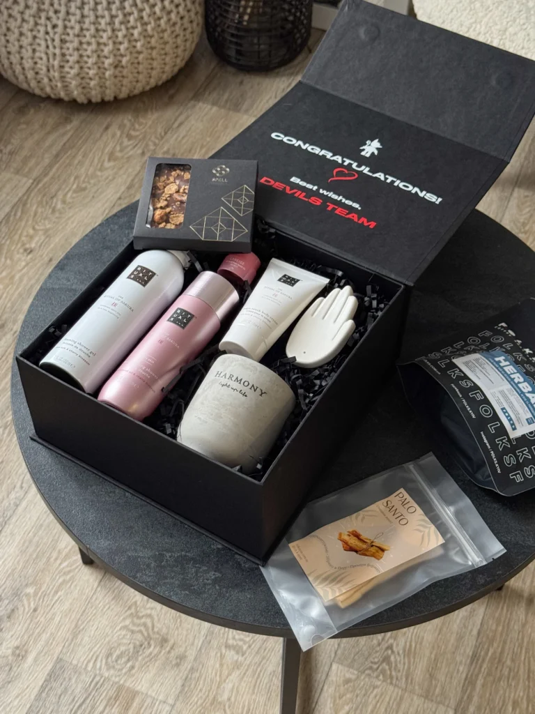 Relax Box: Rituals, ароматична свічка, солодощі й листівка «Congratulations! Best wishes, Devils Team»