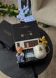 Бокс TEDDY TEA: коробка на темному столі біля світного оленя та гірлянди