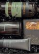 Бокс MIDNIGHT CARE: гель Goodness Oud, Cedar & Amber, свічка Sandalwood і крем для гоління Rituals зблизька
