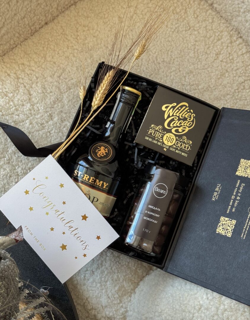 Бокс BLACK GOLD: чорна коробка з бренді St-Remy VSOP, шоколадом Willie's Cacao, колосками та листівкою Congratulations