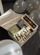 Бокс DUBAI CHARM: біла коробка з листівкою Best wishes, чаєм Sonnentor Earl Grey і трьома баночками серед кульок