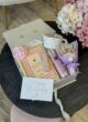 Бокс THANKFUL: коробка на круглому столі з листівкою Happy Birthday і квітами
