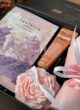 Бокс SPRING MUSE: мильна квітка з білою стрічкою та маска Centella впритул