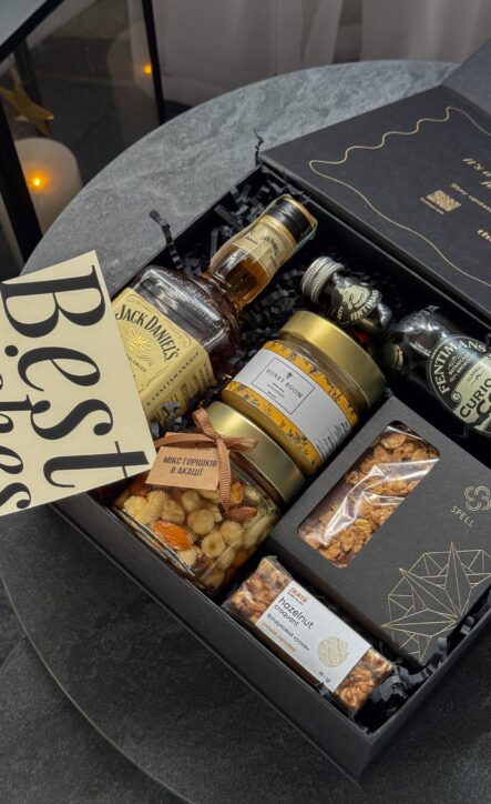 Бокс SWEET VIBES: чорна коробка з Jack Daniel's, банками горіхів, шоколадом SPELL і лимонадом, листівка Best wishes