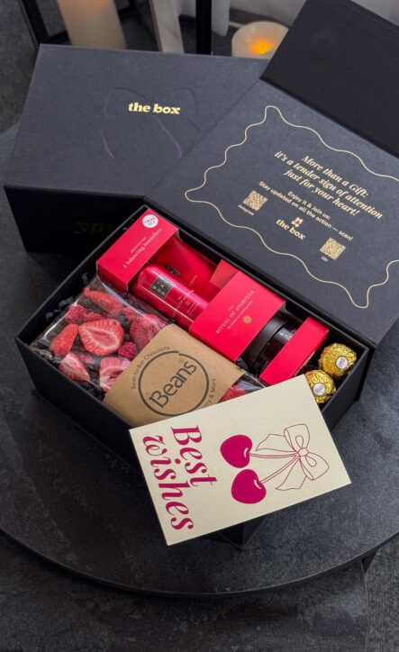 Бокс LOVE SECRET: чорна коробка з косметикою Rituals, шоколадом Beans і листівкою Best wishes
