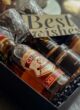 DELIGHTFUL: пляшка Chivas Regal 12 лежить у чорній коробці під листівкою Best wishes