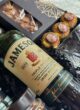 Бокс PERFECT MATCH: етикетка віскі Jameson та цукерки Mozart крупним планом