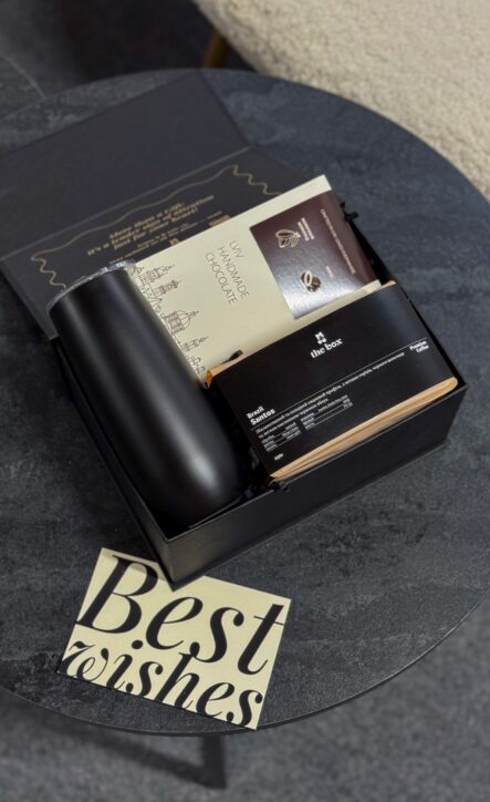 Бокс COFFEE MINI BLACK: чорна коробка з чорною термочашкою, кавою the box, шоколадом Lviv Handmade і листівкою Best wishes