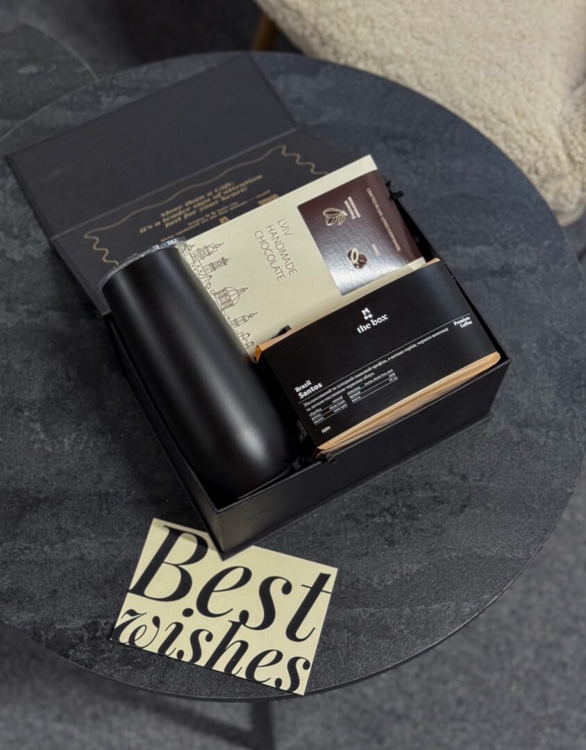 Бокс COFFEE MINI BLACK: чорна коробка з чорною термочашкою, кавою the box, шоколадом Lviv Handmade і листівкою Best wishes
