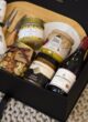 CHEESE LOVER зблизька: мед Honey Room, горіхи, карамель Spell Caramell і вино Baron d'Arignac