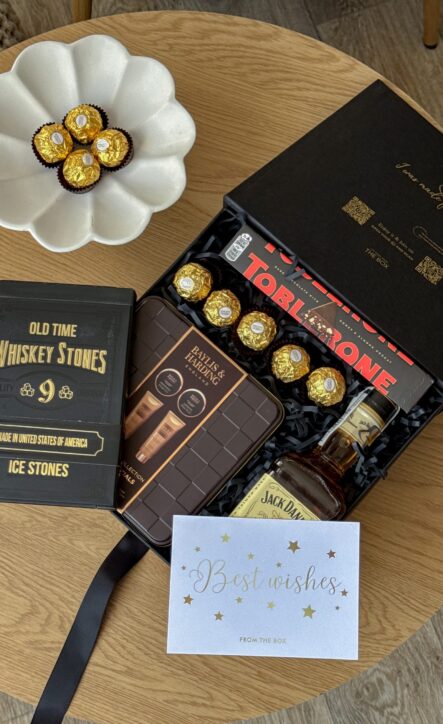 Бокс MY HONEY: чорна коробка з Jack Daniel's, Toblerone, Ferrero Rocher, камінцями Whiskey Stones і листівкою
