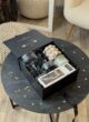 Бокс DIAMOND: чорна коробка з келихами, свічкою-бульбашками та шоколадом Spell на столі із золотими зірками
