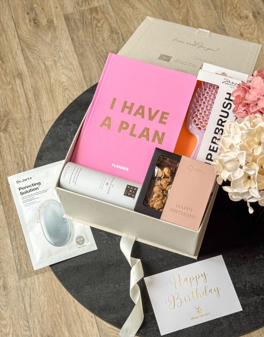 Бокс BE YOURSELF: планер I Have a Plan, щітка Superbrush, піна Rituals, шоколад Spell, маска Dr.Jart+ і листівка Happy Birthday