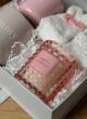 Бокс MUMMY & MINI: рожева свічка Spring Garden і пухнасті шкарпетки з бантиками зблизька