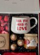 Бокс LOVE POEM: біла чашка з червоним написом All you need is love серед солодощів у коробці
