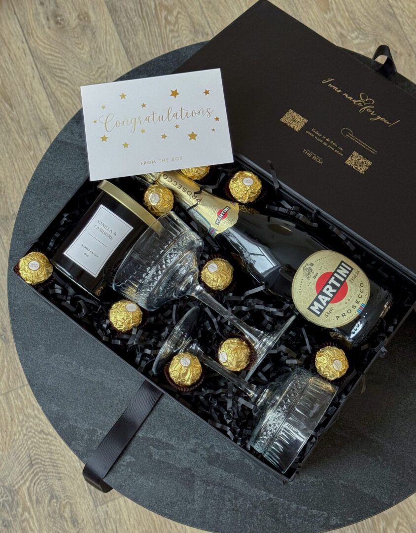 Бокс LIGHT UP: чорна коробка з Martini Asti, двома кришталевими келихами, свічкою та цукерками Ferrero Rocher