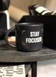 Бокс STAY FOCUSED: чорний кухоль із білим написом STAY FOCUSED