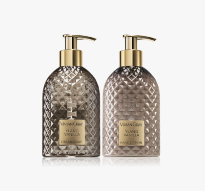Набір для рук Vivian Gray Gemstone Ylang & Vanilla: два рельєфні флакони крем-мила та лосьйону із золотими дозаторами
