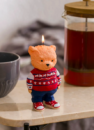 Свічка фігурна Christmas Bear 13 см: ведмедик у червоному светрі та джинсах на мармуровому столі