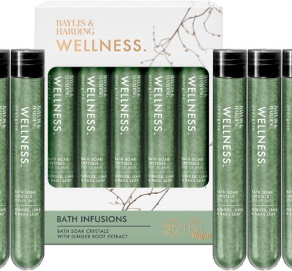 Набір морської солі для ванни Ginger, Lime & Basil Leaf: коробка Baylis & Harding Wellness і зелені пробірки