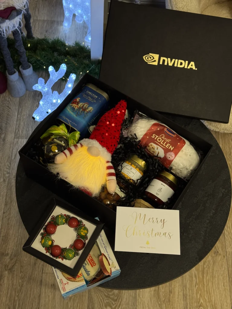Різдвяний бокс NVIDIA з гномом, медом і листівкою